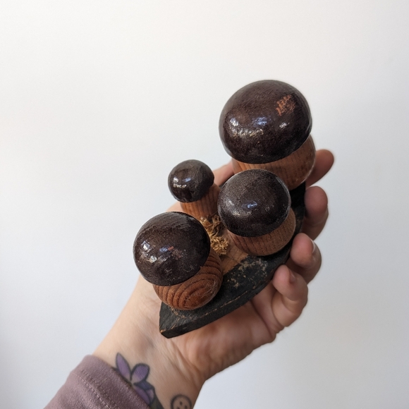 Wooden folk mushrooms x 2 - Picture 9 of 9